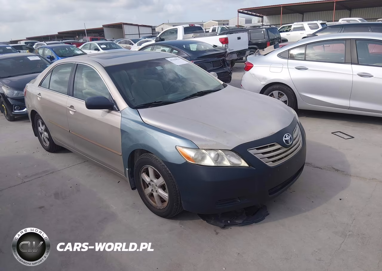 2009 Toyota Camry Le – zdjęcie 1 z 14