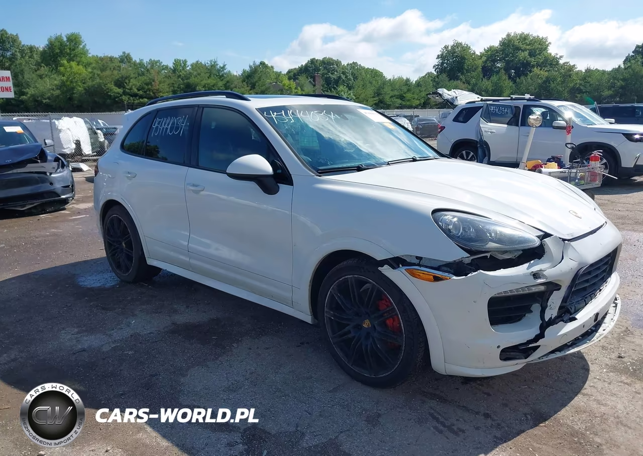 2013 Porsche Cayenne Gts
