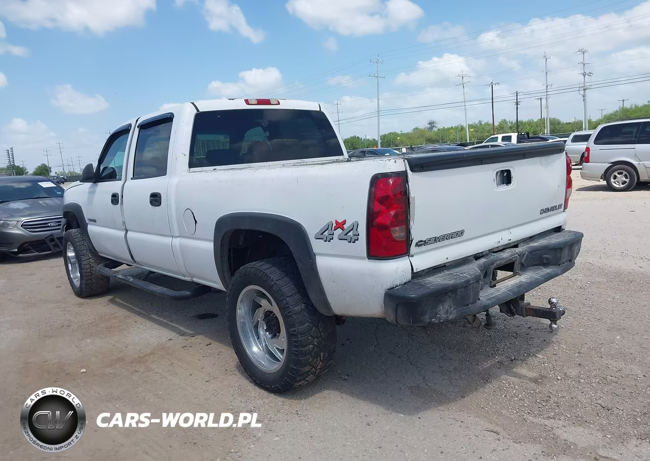 2005 Chevrolet Silverado 2500Hd Work Truck VIN:1GCHK23U25F813089 - 3