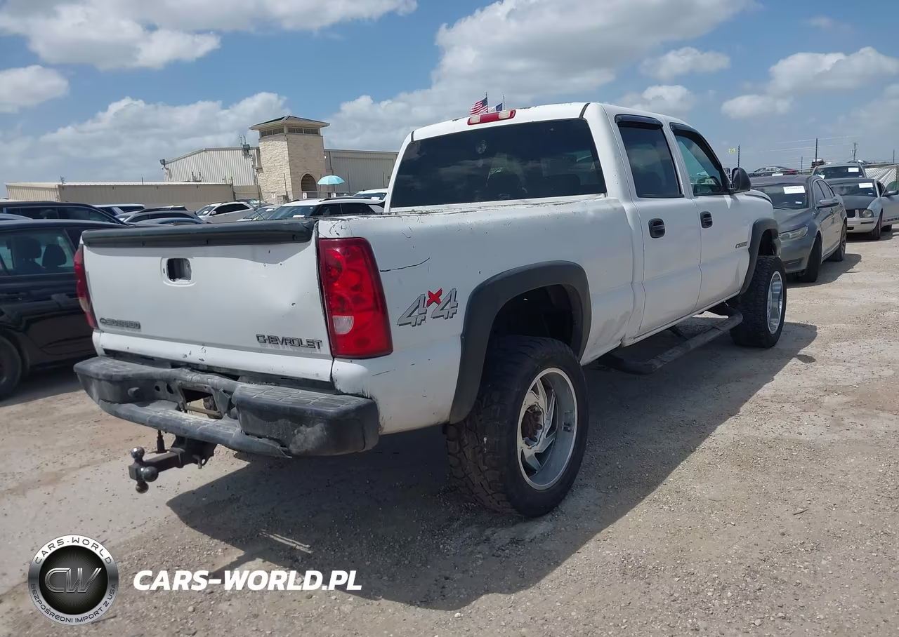 2005 Chevrolet Silverado 2500Hd Work Truck VIN:1GCHK23U25F813089 - 4