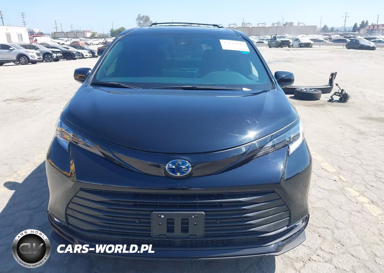 2025 Toyota Sienna Woodland Edition VIN:5TDCSKFC4SS213263 - 13