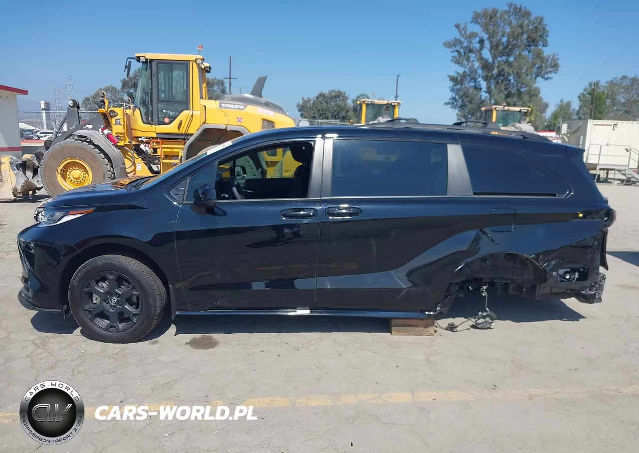 2025 Toyota Sienna Woodland Edition VIN:5TDCSKFC4SS213263 - 15