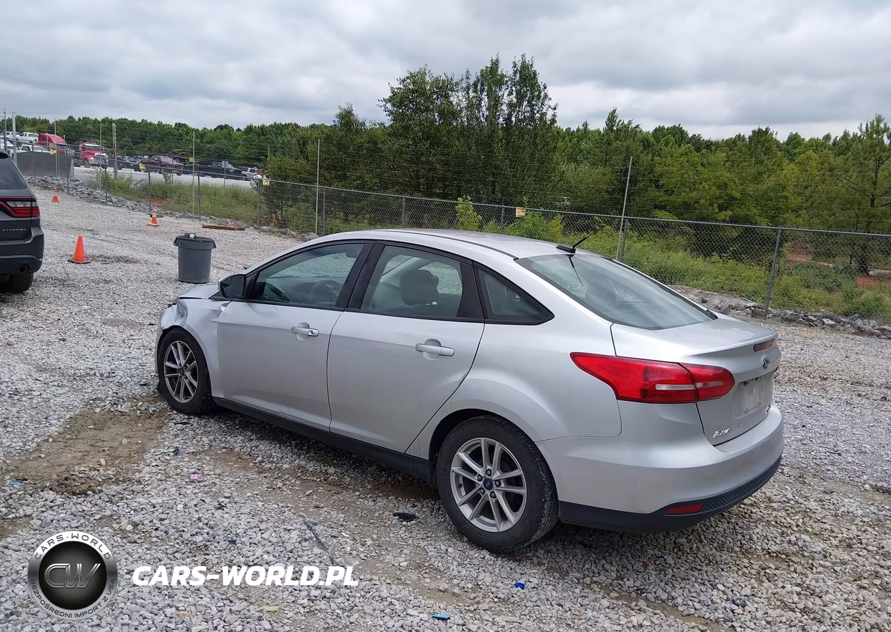 2016 Ford Focus Se VIN:1FADP3F24GL236530 - 3