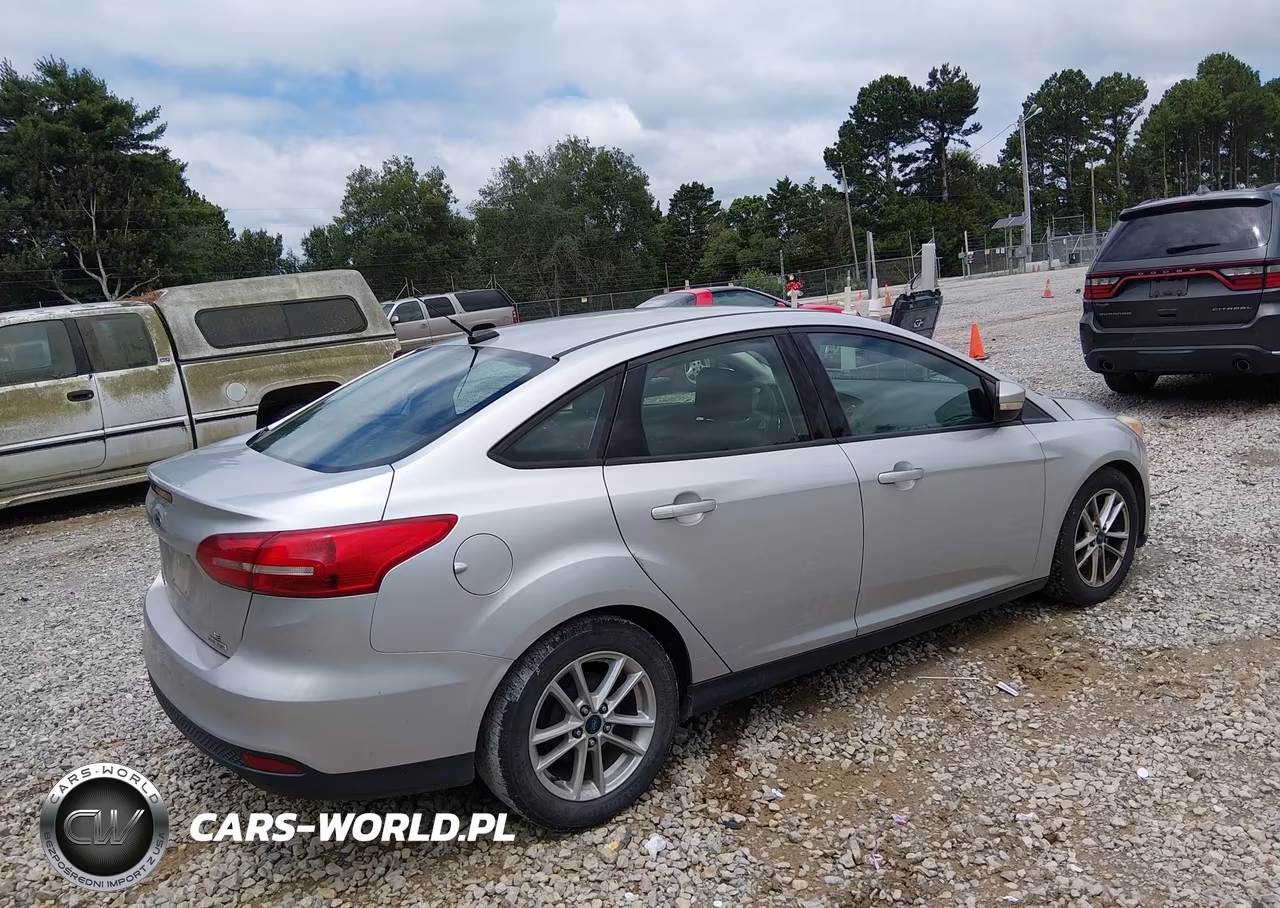 2016 Ford Focus Se VIN:1FADP3F24GL236530 - 4
