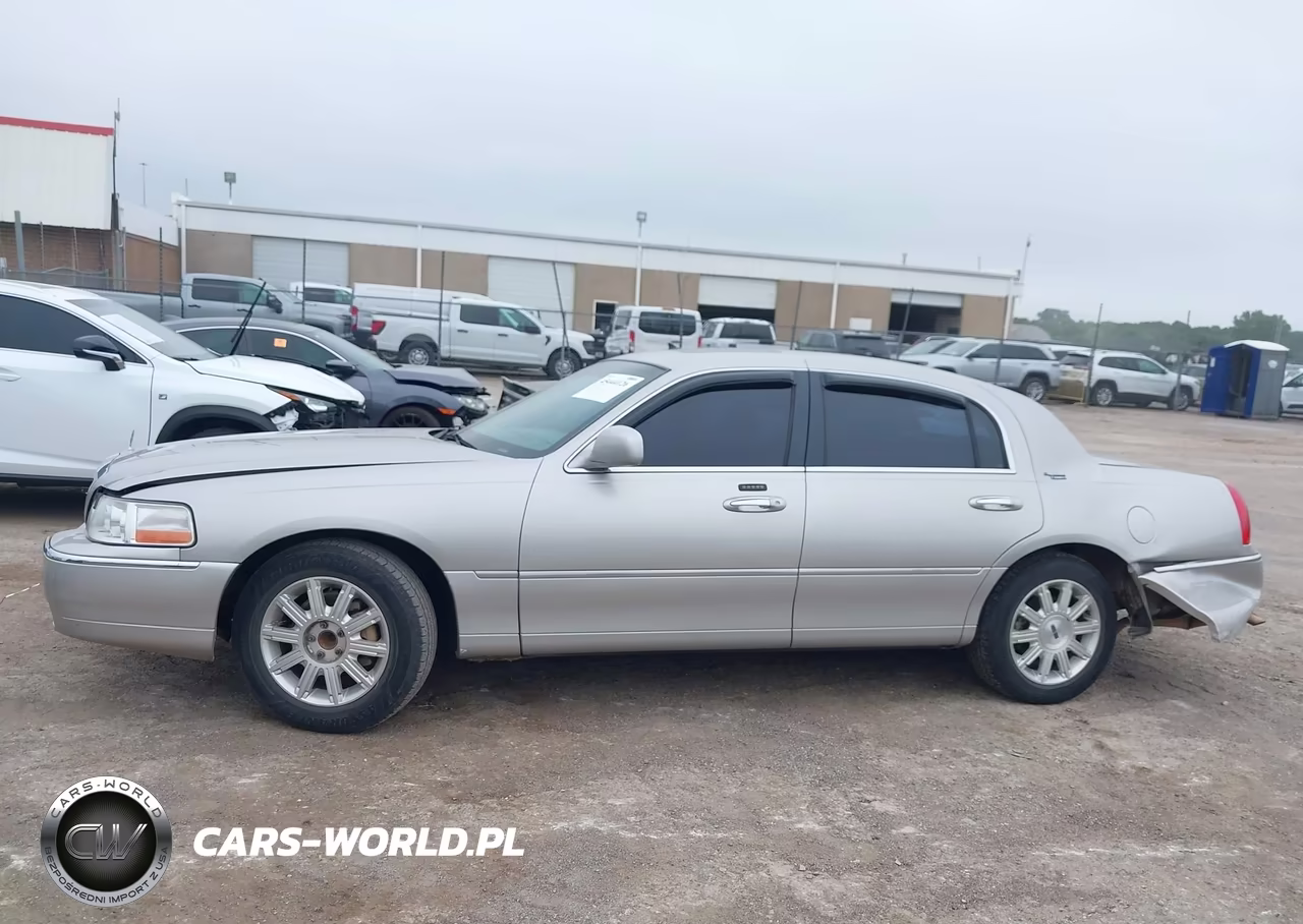 2006 Lincoln Town Car Signature Limited VIN:1LNHM82V46Y646808 - 14