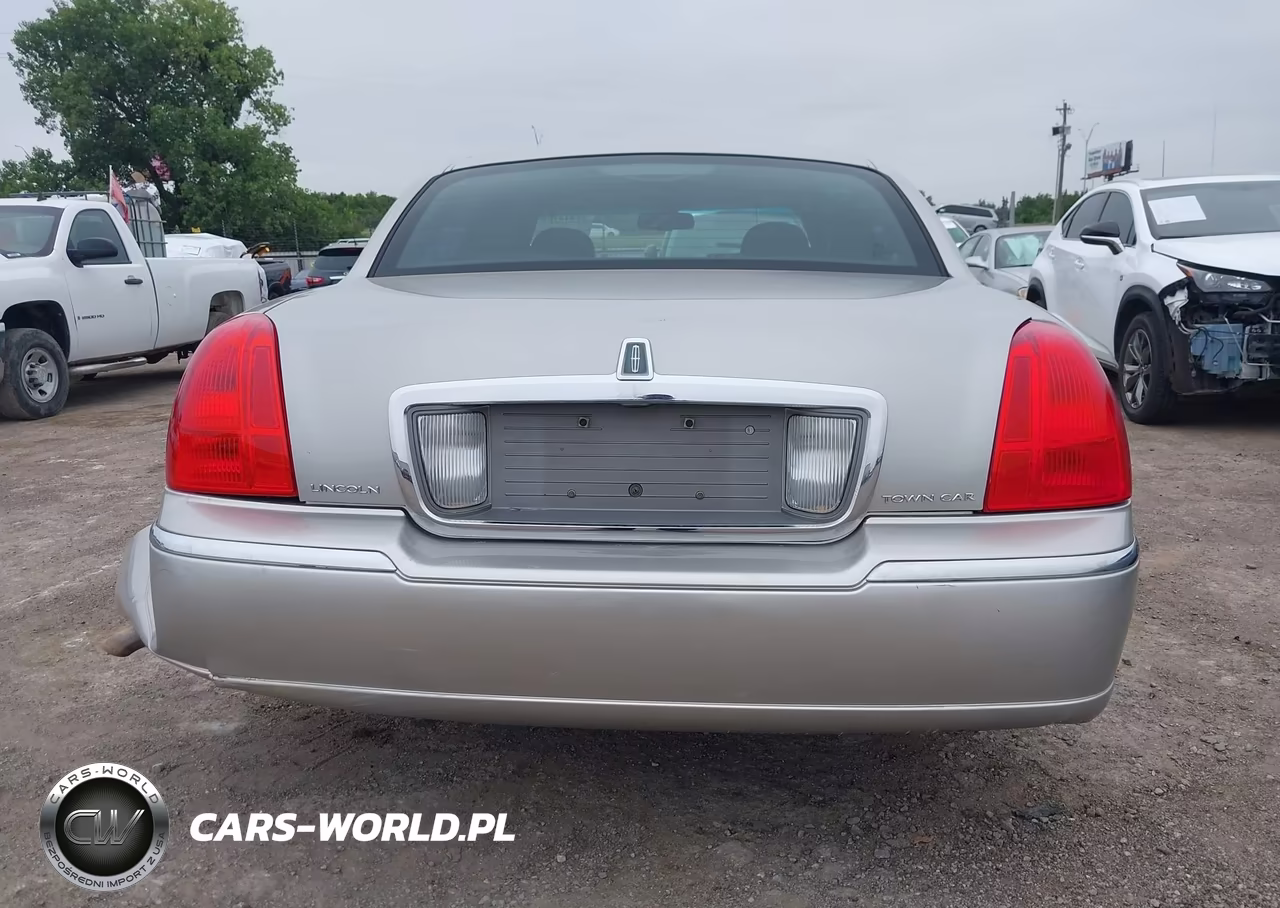 2006 Lincoln Town Car Signature Limited VIN:1LNHM82V46Y646808 - 16