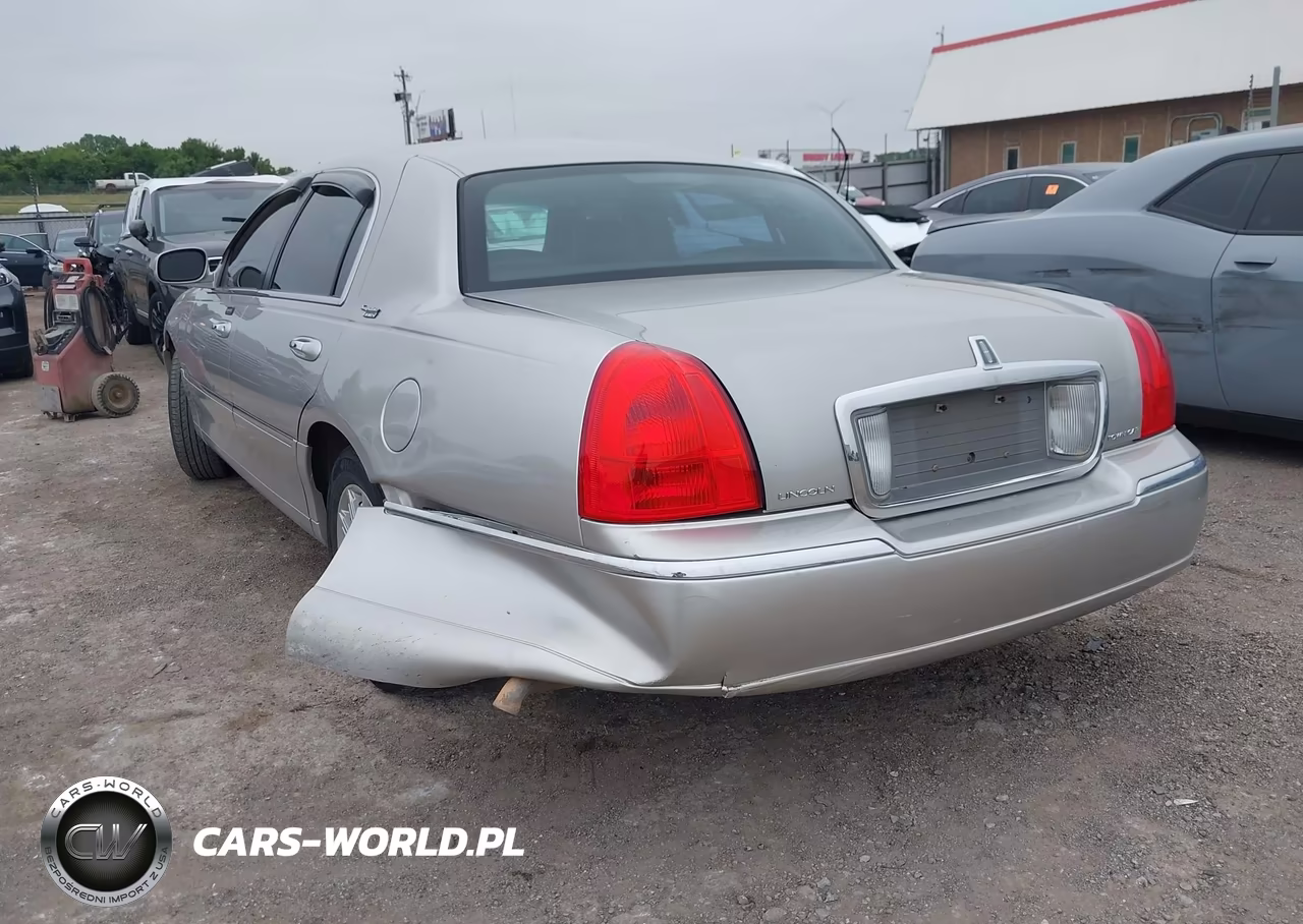 2006 Lincoln Town Car Signature Limited VIN:1LNHM82V46Y646808 - 3
