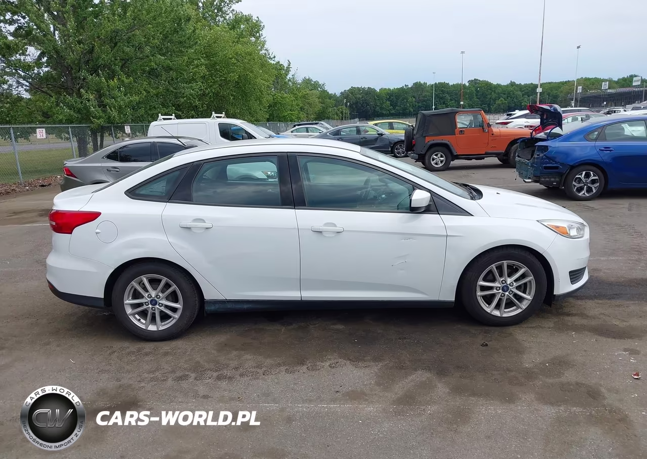 2018 Ford Focus Se VIN:1FADP3F27JL272249 - 13