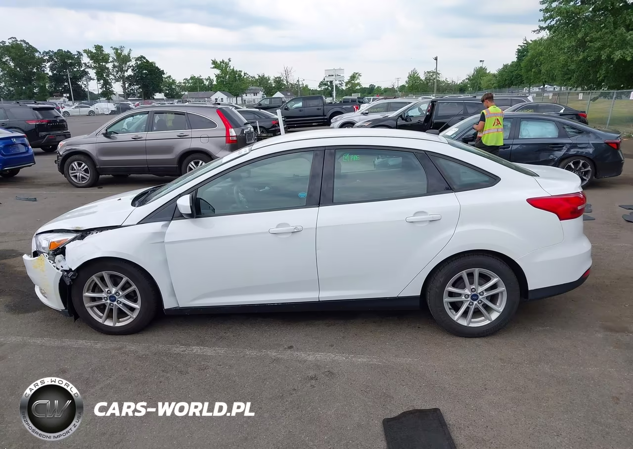 2018 Ford Focus Se VIN:1FADP3F27JL272249 - 14