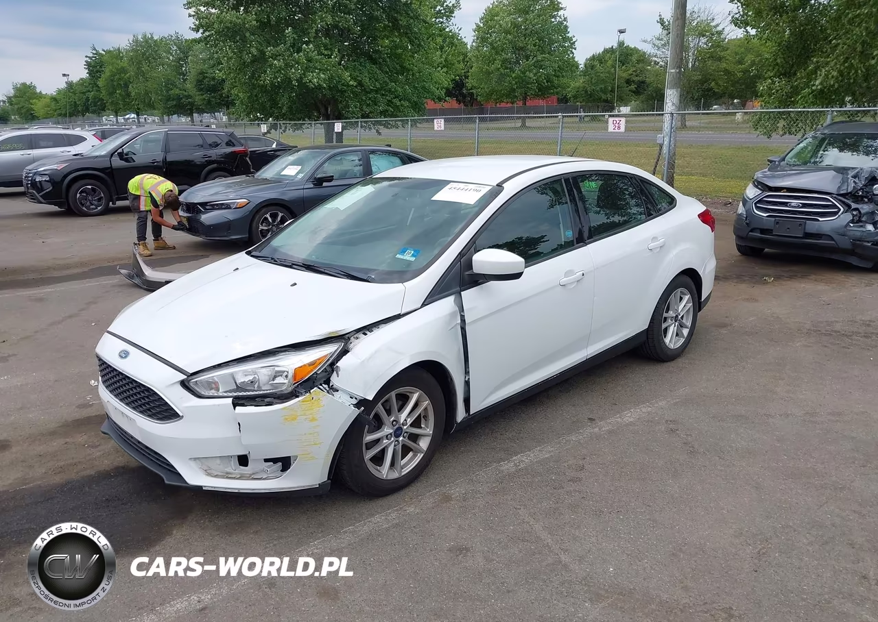 2018 Ford Focus Se VIN:1FADP3F27JL272249 - 2