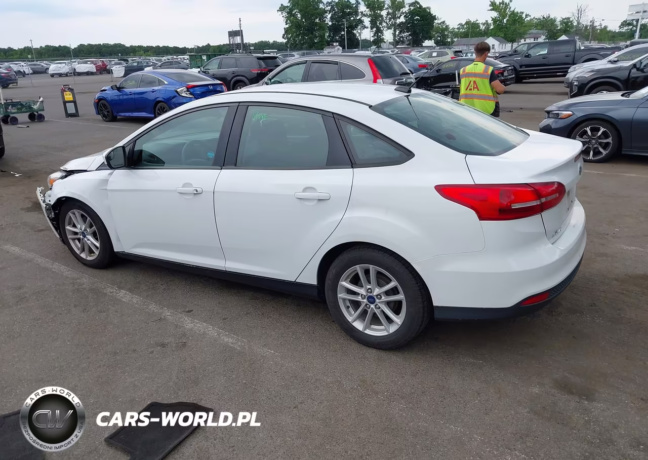 2018 Ford Focus Se VIN:1FADP3F27JL272249 - 3