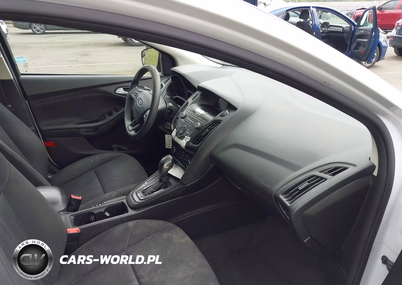2018 Ford Focus Se VIN:1FADP3F27JL272249 - 5