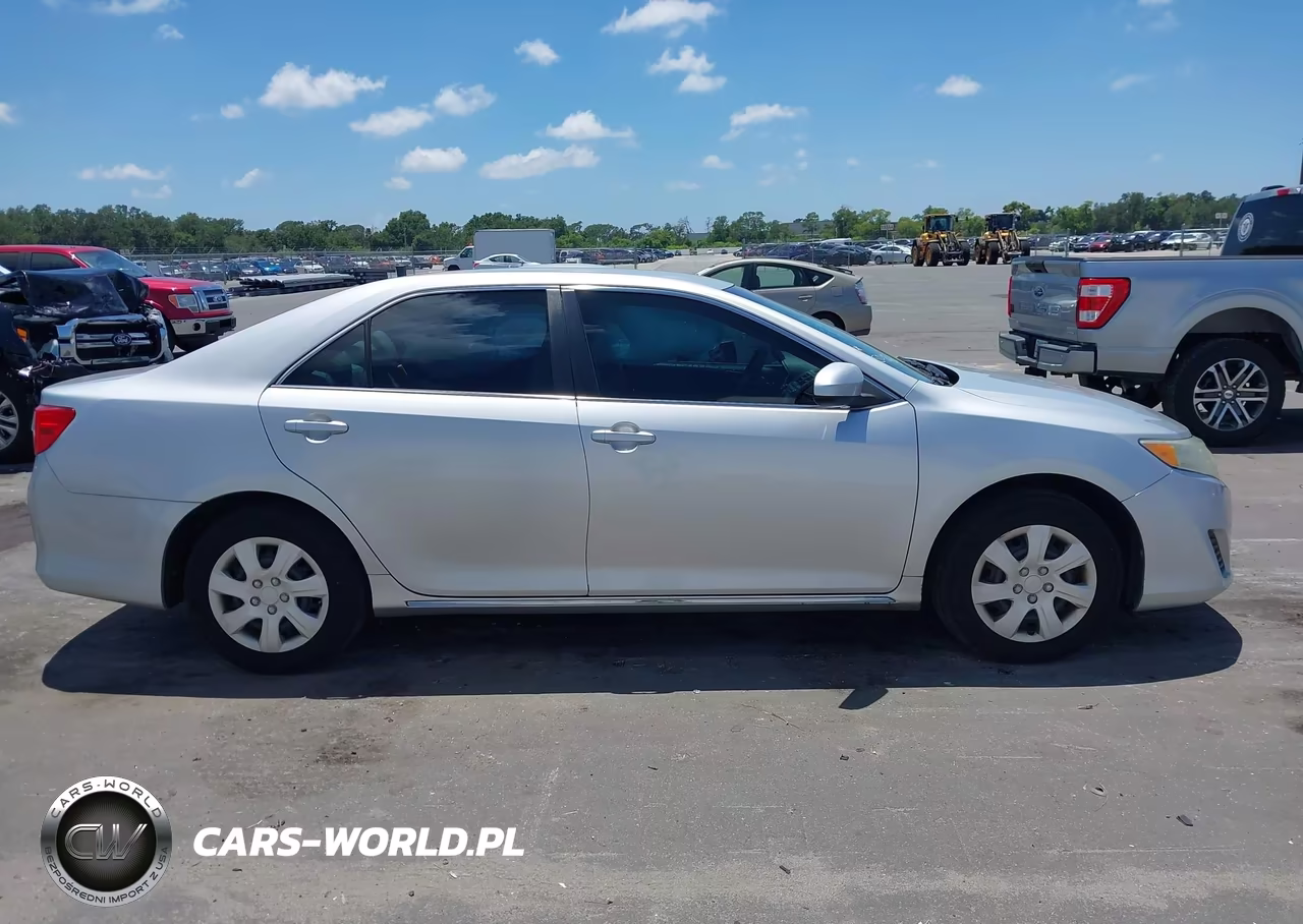 2014 Toyota Camry Le VIN:4T4BF1FK2ER343044 - 13