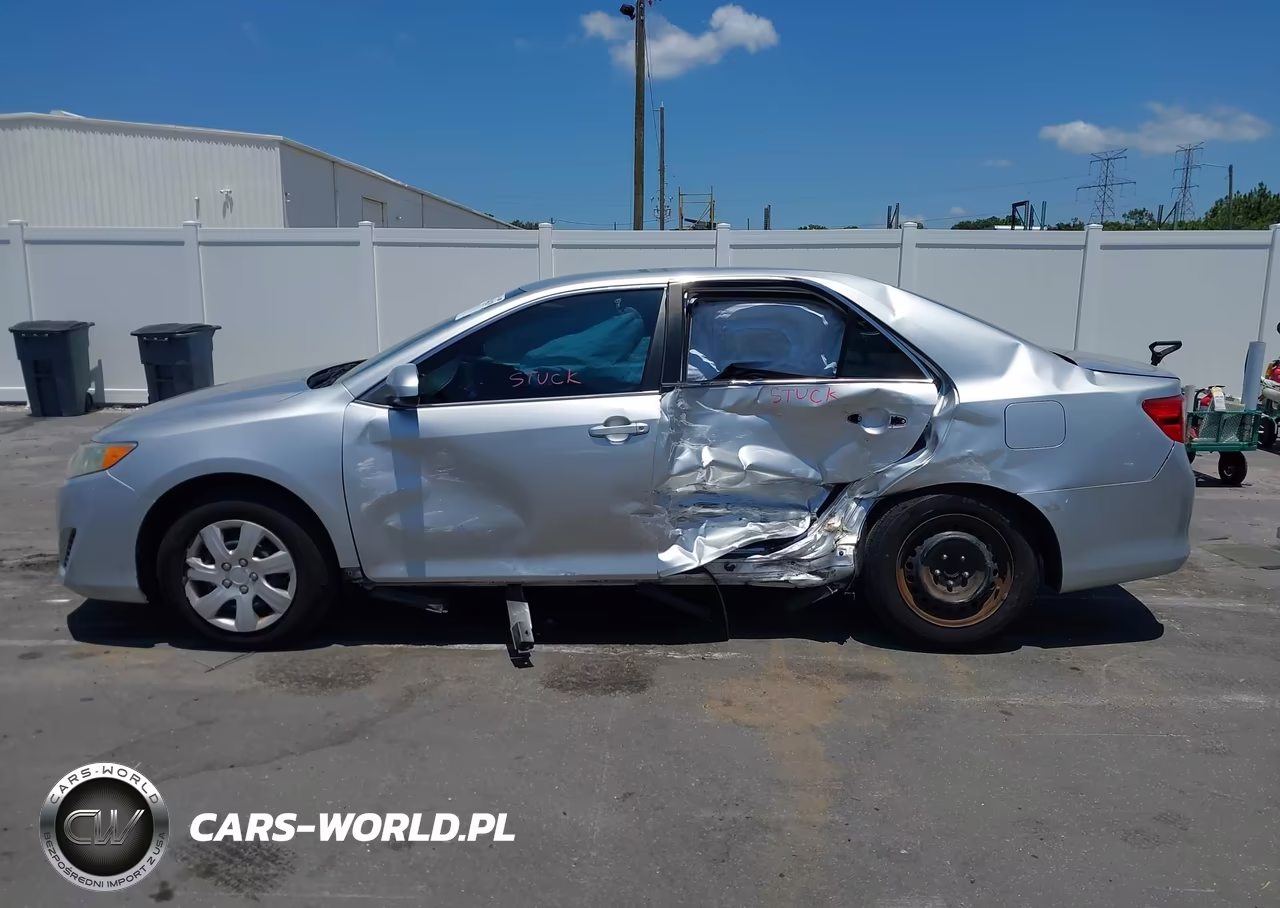 2014 Toyota Camry Le VIN:4T4BF1FK2ER343044 - 14