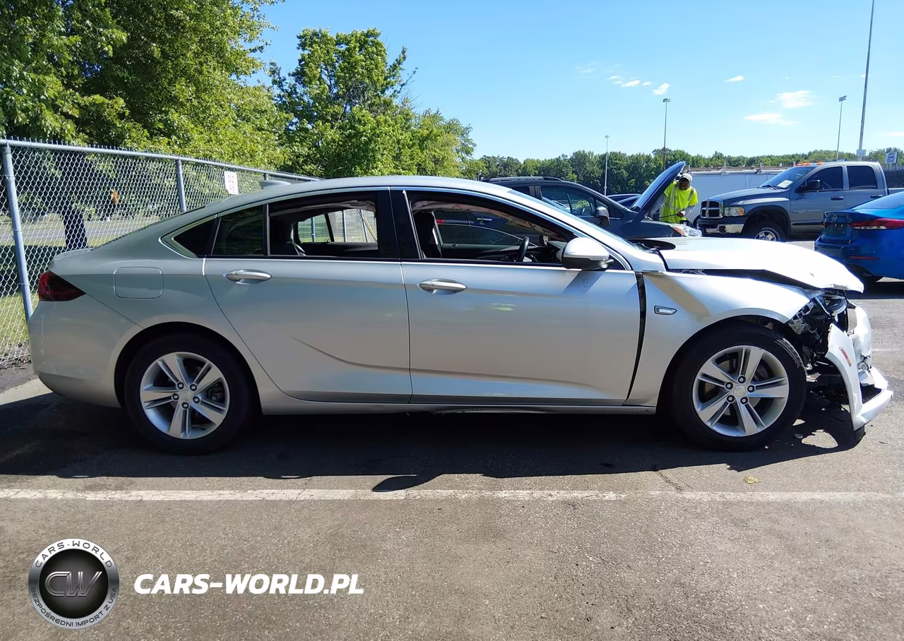 2018 Buick Regal Sportback Preferred VIN:W04GL6SX7J1061774 - 13