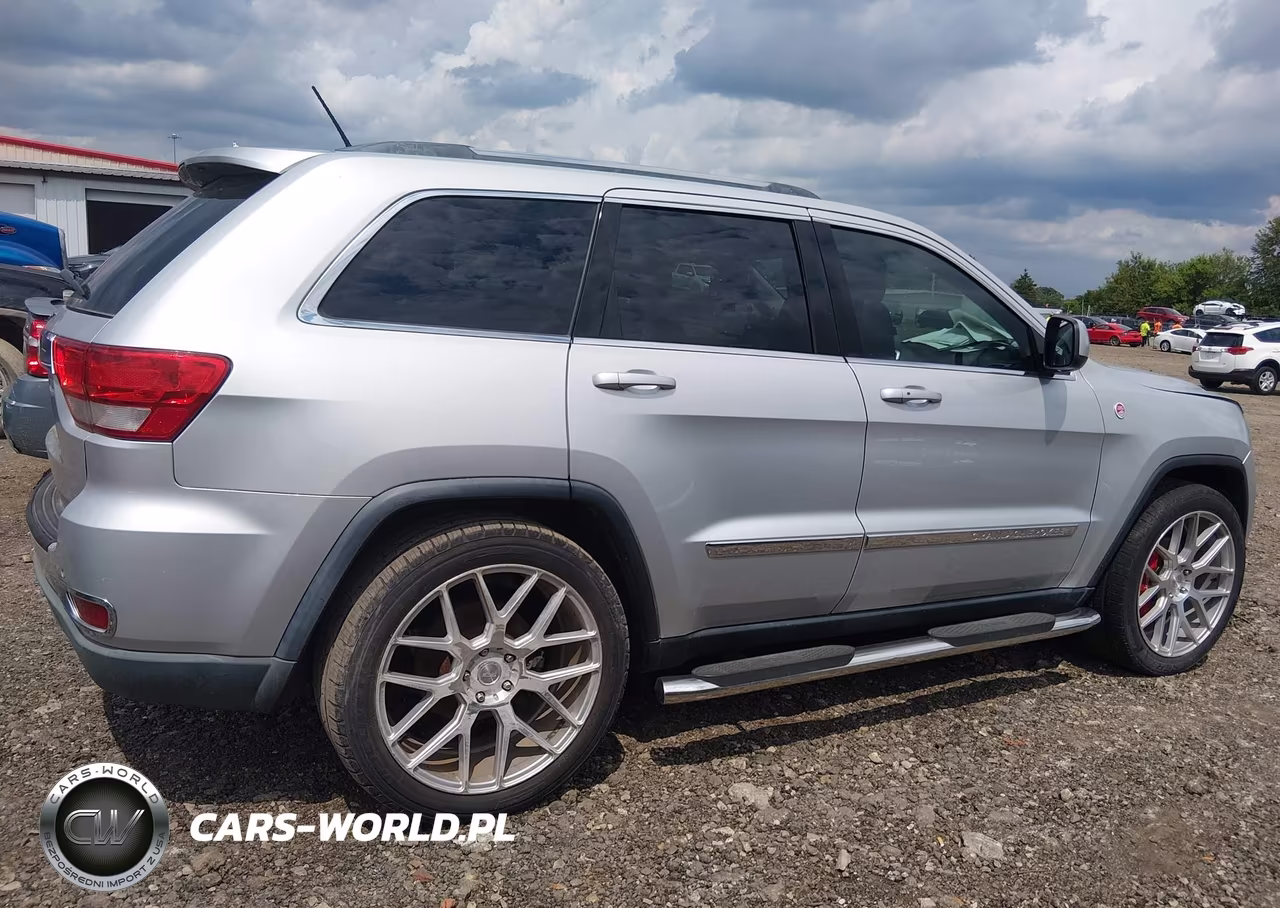 2013 Jeep Grand Cherokee Laredo VIN:1C4RJFAG9DC544827 - 13