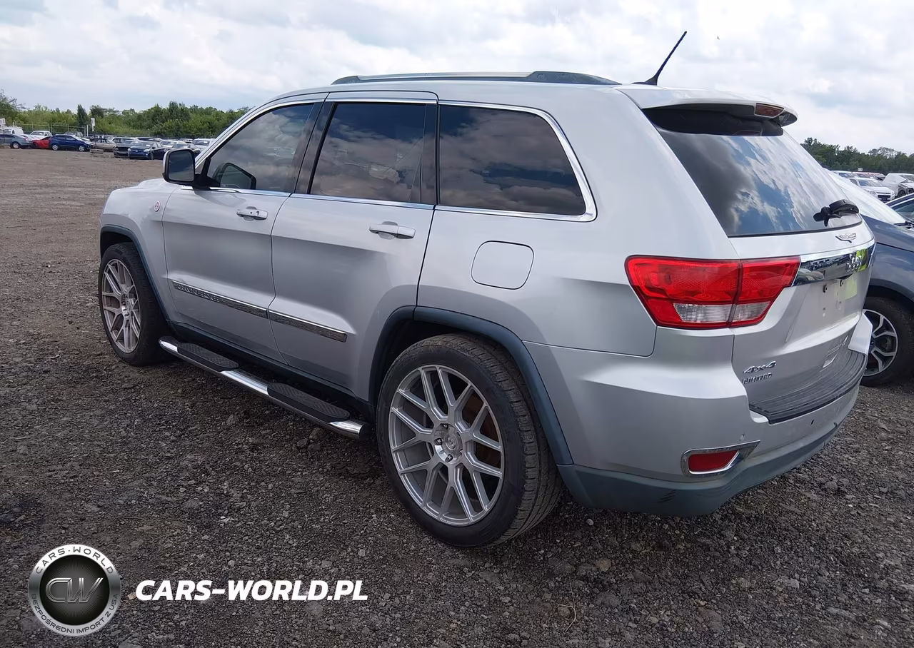 2013 Jeep Grand Cherokee Laredo VIN:1C4RJFAG9DC544827 - 3