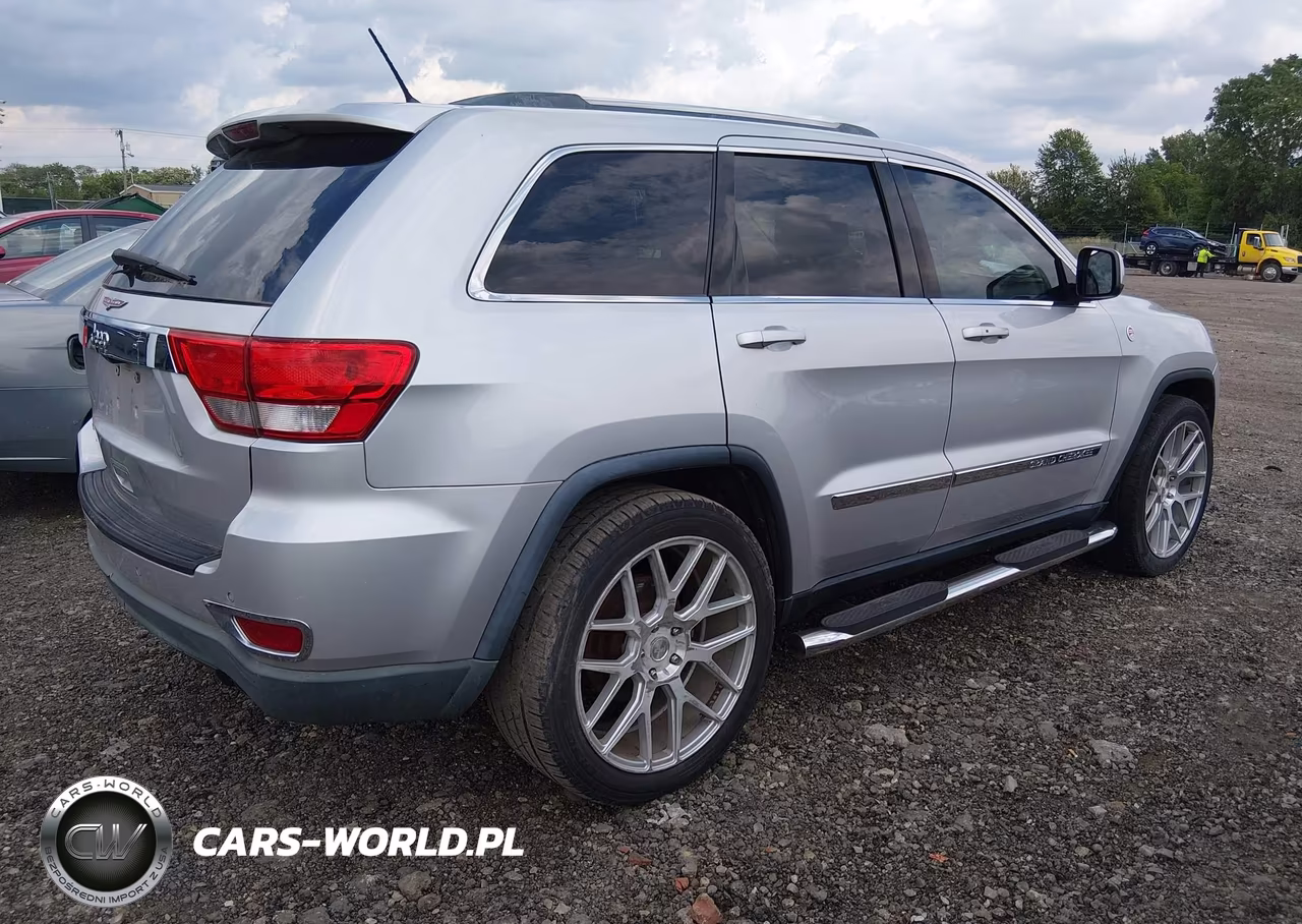 2013 Jeep Grand Cherokee Laredo VIN:1C4RJFAG9DC544827 - 4