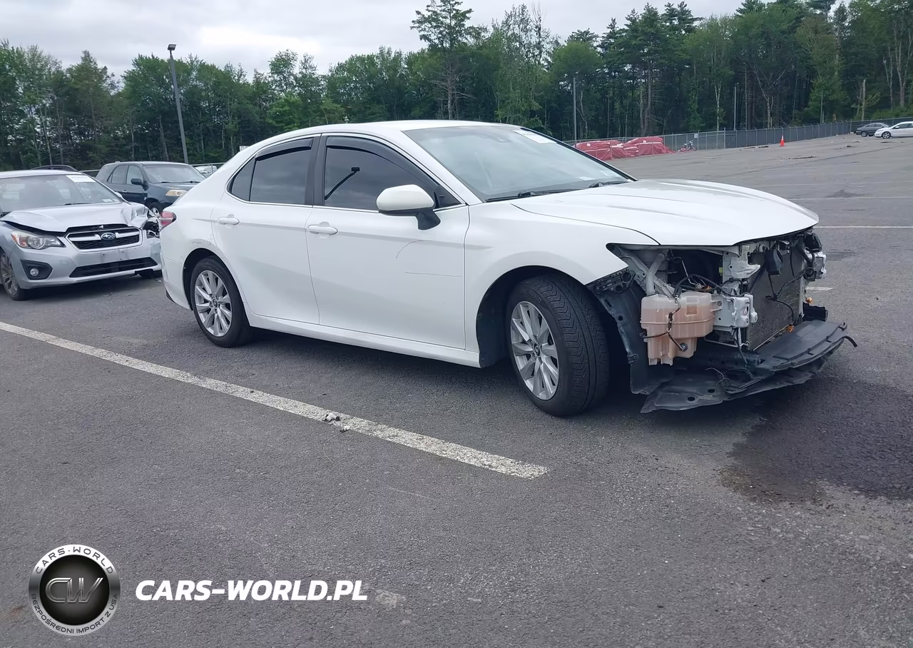 2020 Toyota Camry Le – zdjęcie 1 z 16