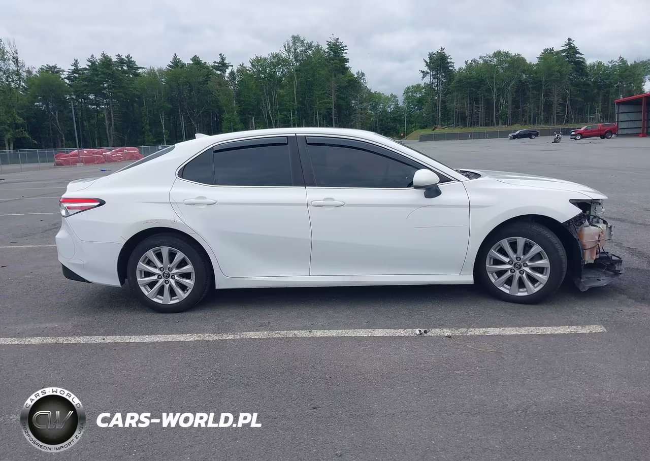 2020 Toyota Camry Le VIN:4T1C11AKXLU929914 - 13