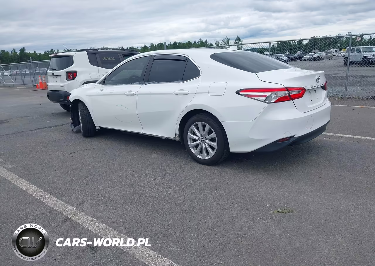 2020 Toyota Camry Le VIN:4T1C11AKXLU929914 - 3