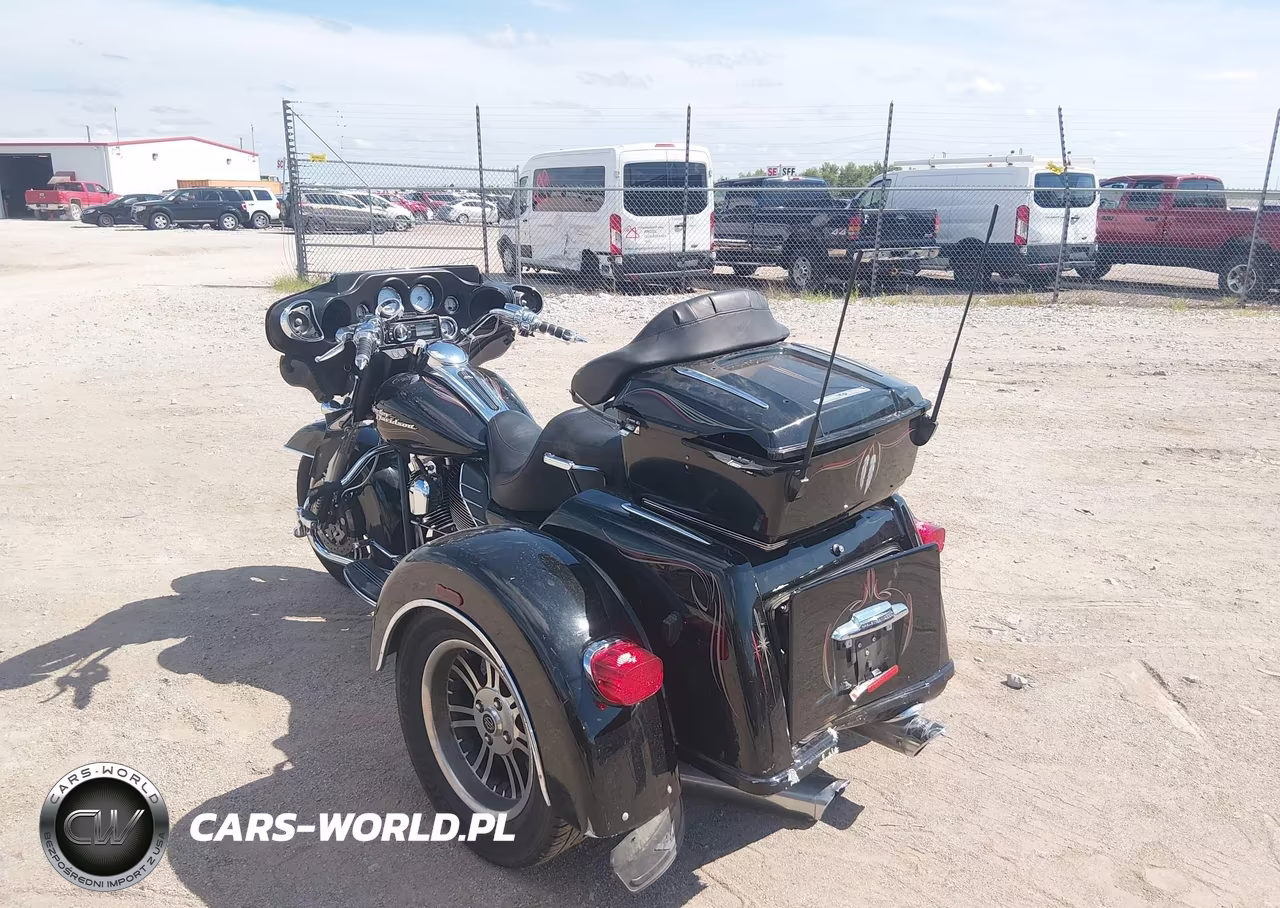 2010 Harley-Davidson Flhxxx VIN:1HD1MBM11AB850652 - 3