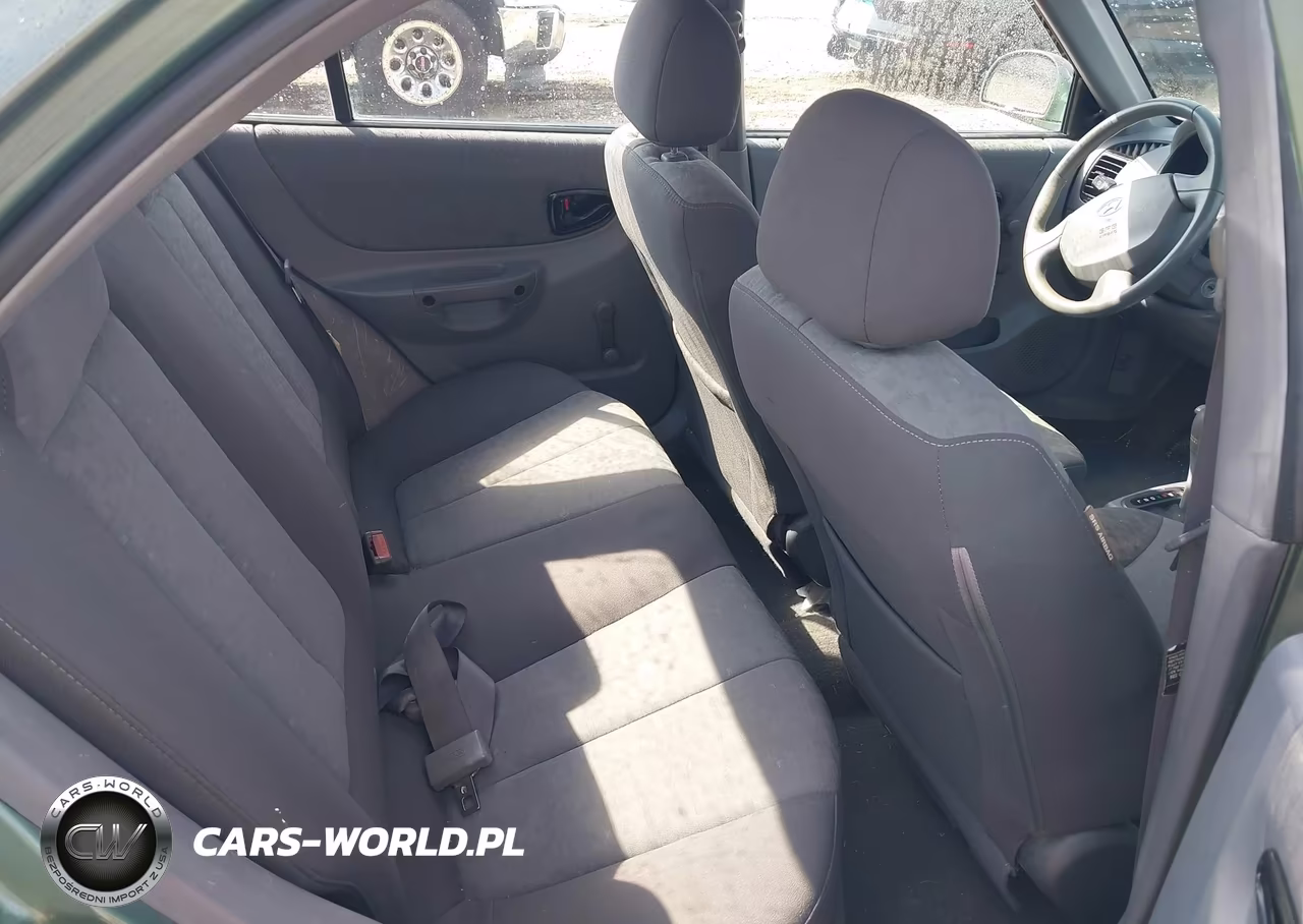 2005 Hyundai Accent Gls VIN:KMHCG45C35U595666 - 8