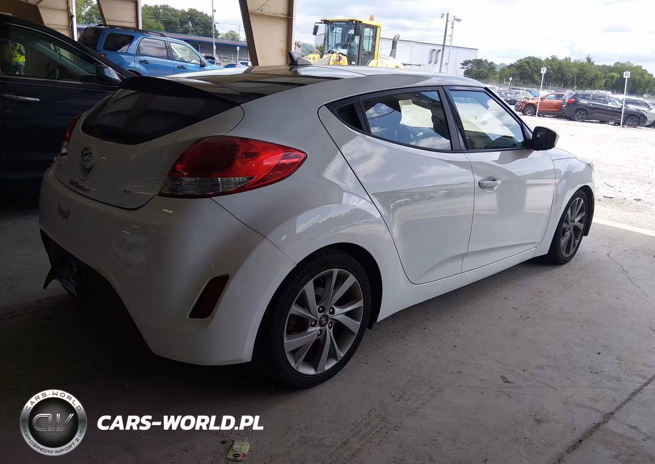 2016 Hyundai Veloster VIN:KMHTC6AD5GU266640 - 4