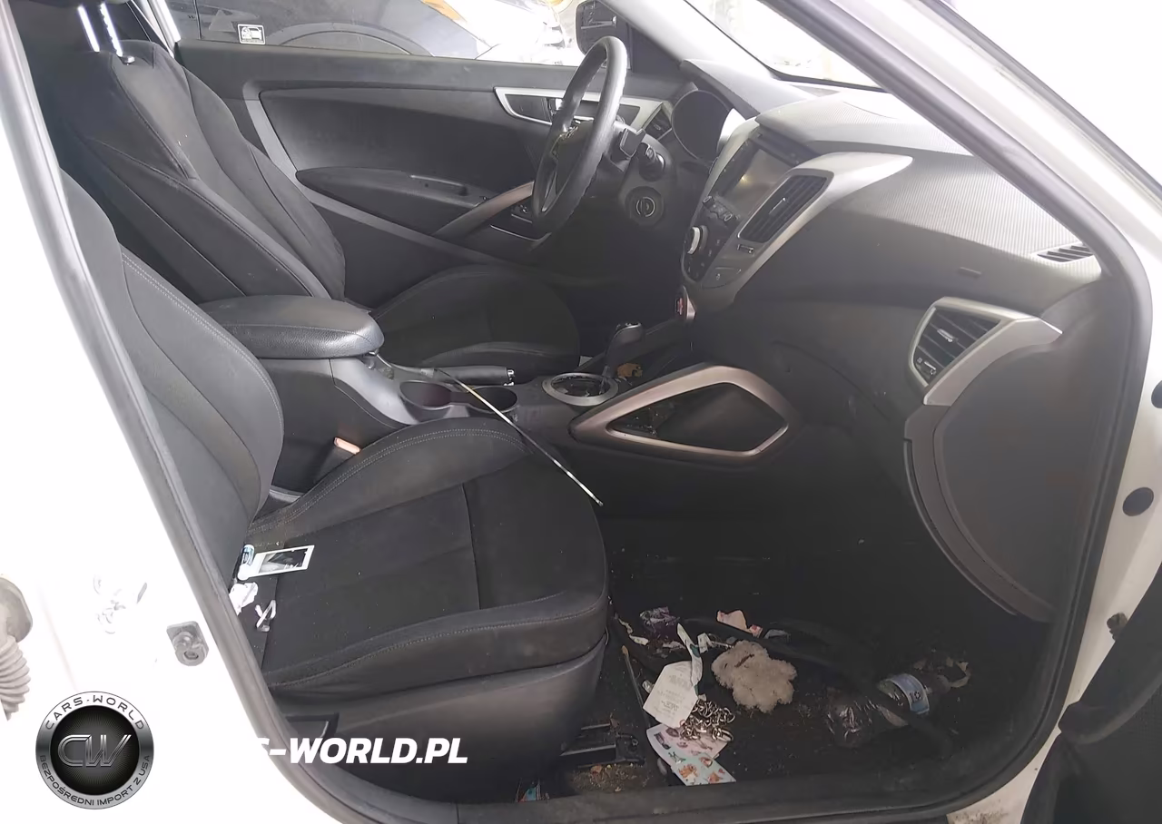 2016 Hyundai Veloster VIN:KMHTC6AD5GU266640 - 5