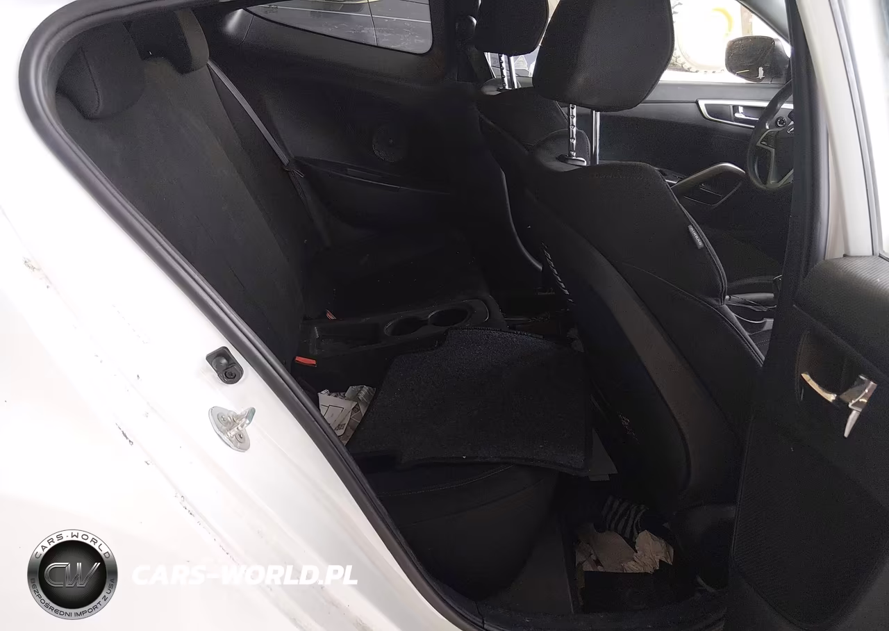 2016 Hyundai Veloster VIN:KMHTC6AD5GU266640 - 8