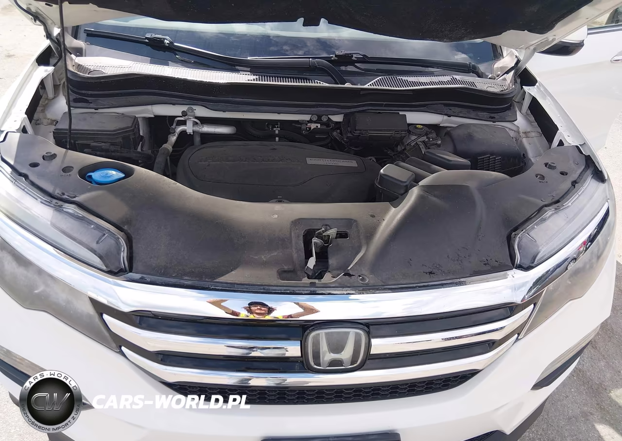 2017 Honda Pilot Touring VIN:5FNYF6H97HB002235 - 10