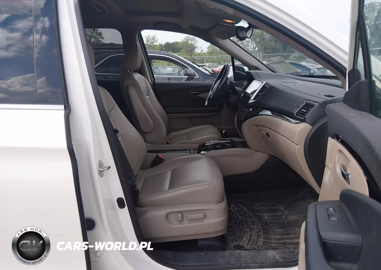 2017 Honda Pilot Touring VIN:5FNYF6H97HB002235 - 5