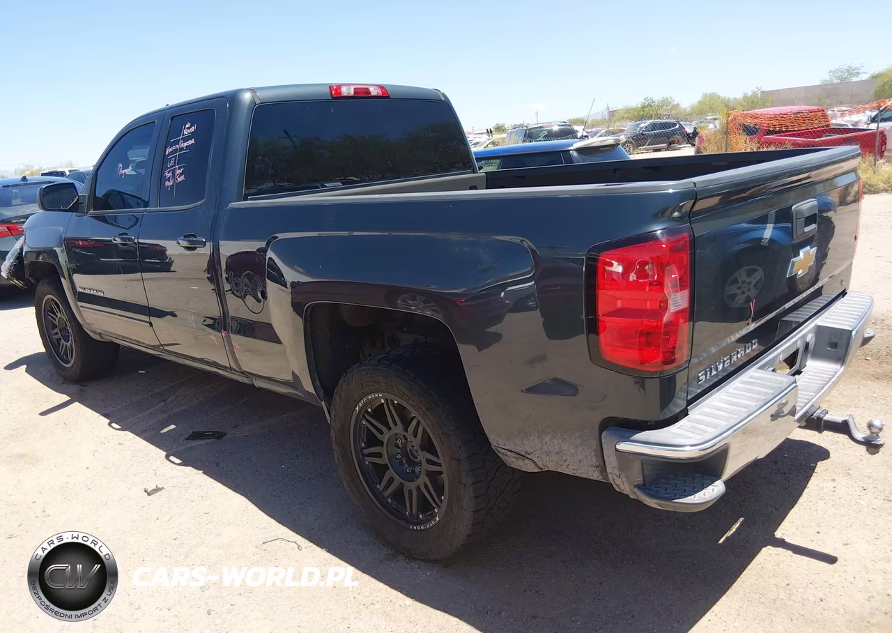 2018 Chevrolet Silverado 1500 Lt VIN:2GCRCREC8J1100651 - 3
