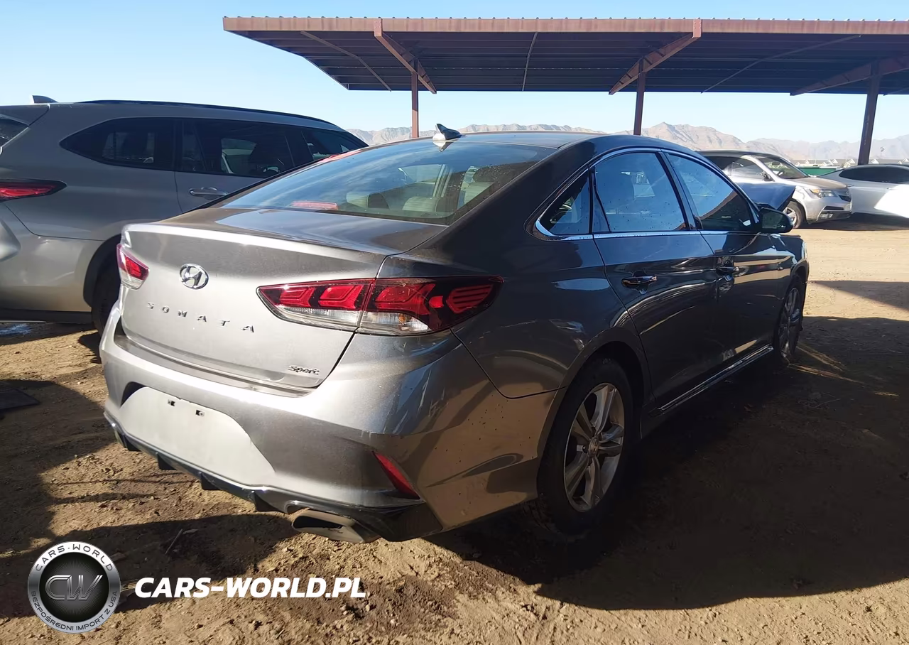 2018 Hyundai Sonata Sport VIN:5NPE34AF6JH659244 - 4