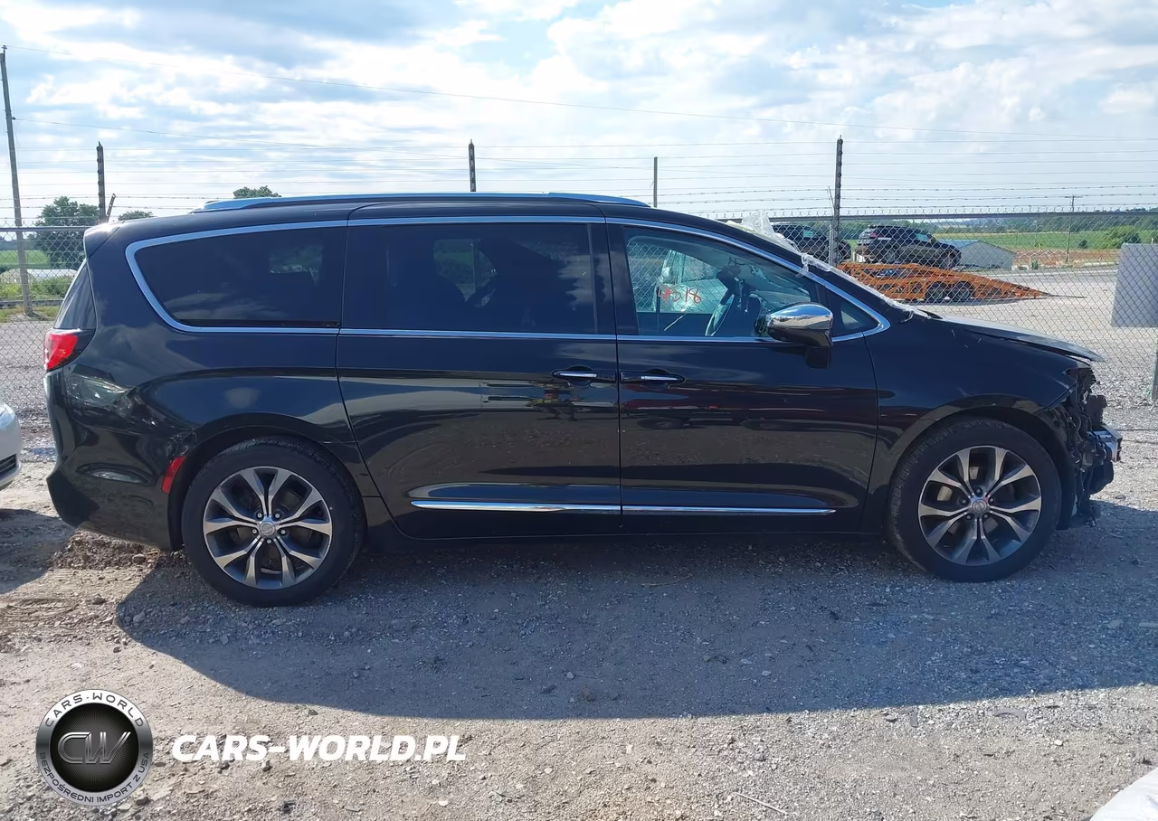 2017 Chrysler Pacifica Limited VIN:2C4RC1GG6HR544866 - 13