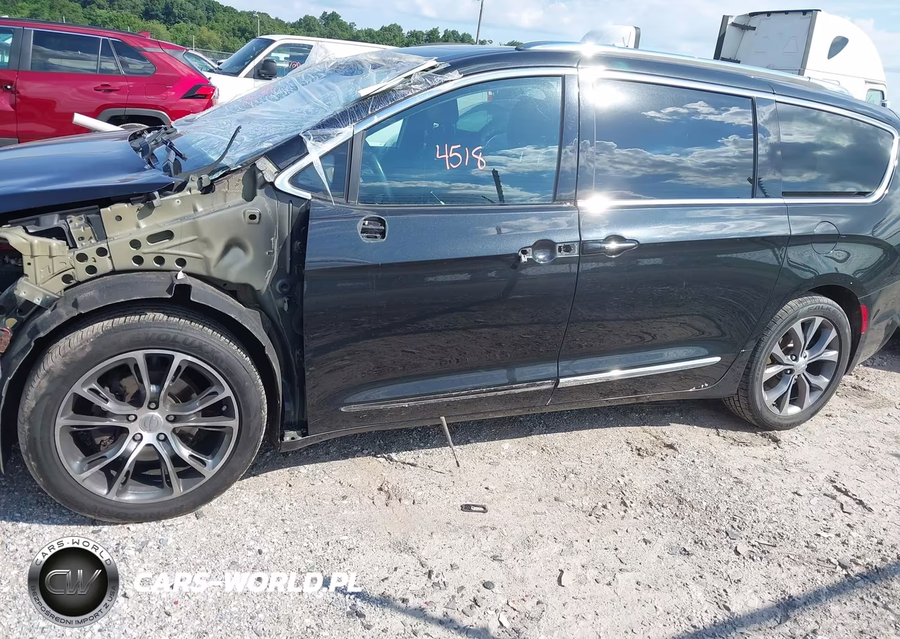 2017 Chrysler Pacifica Limited VIN:2C4RC1GG6HR544866 - 14