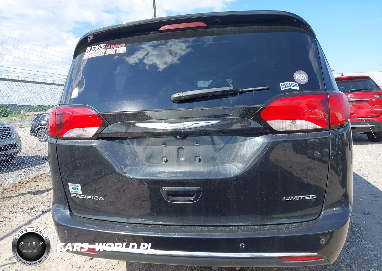 2017 Chrysler Pacifica Limited VIN:2C4RC1GG6HR544866 - 16