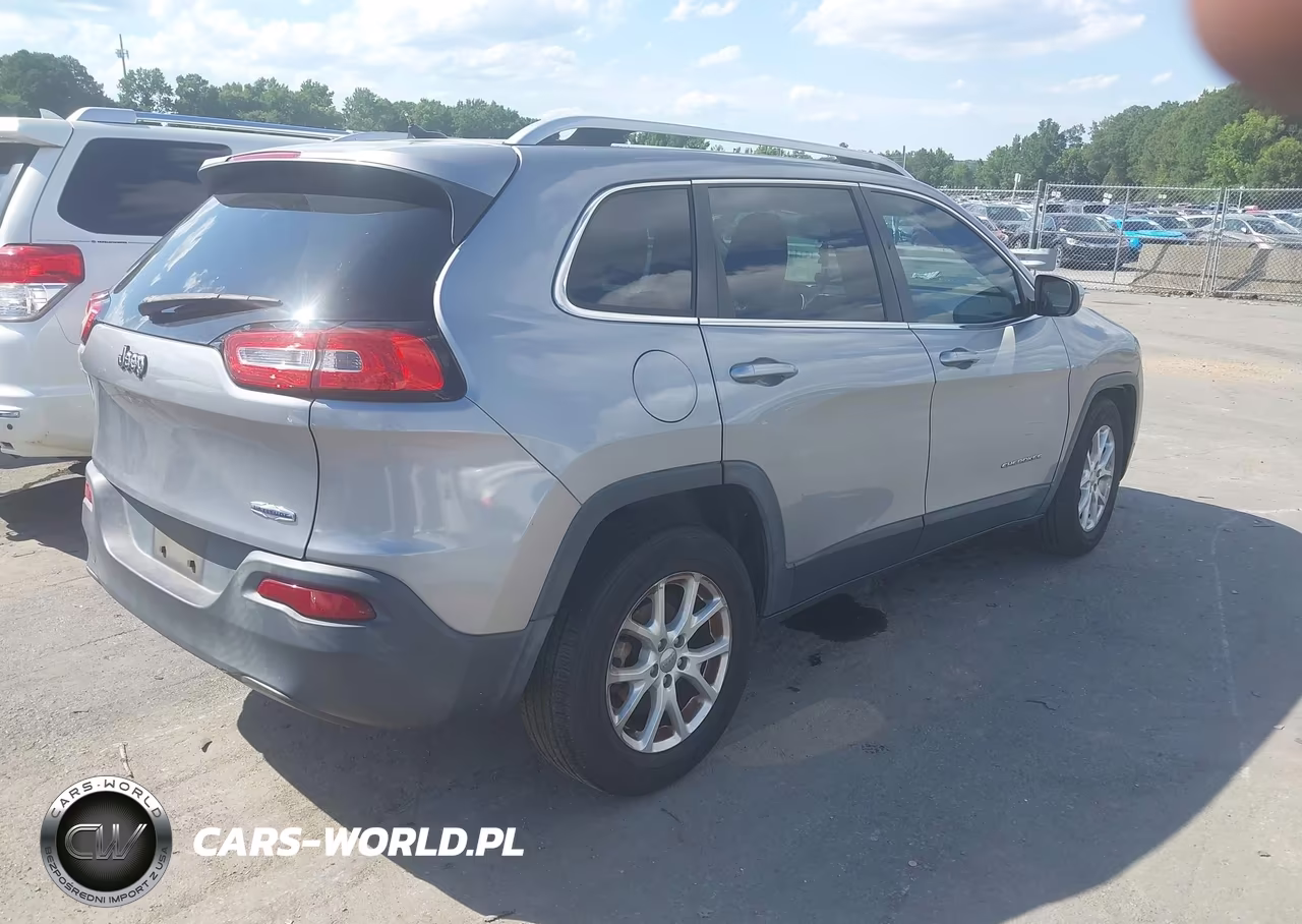 2014 Jeep Cherokee Latitude VIN:1C4PJLCBXEW202049 - 4