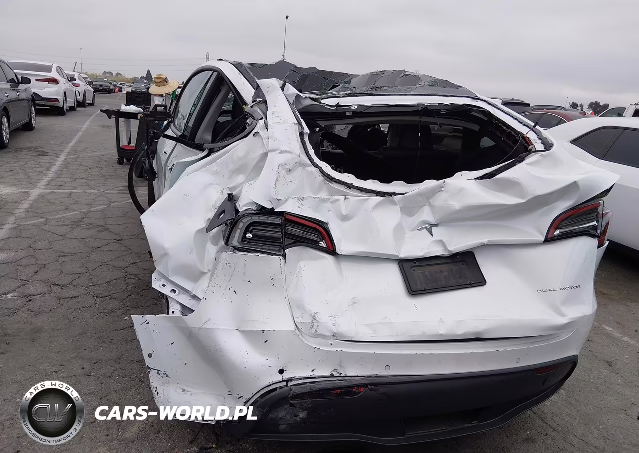 2022 Tesla Model Y Long Range Dual Motor All-Wheel Drive VIN:7SAYGDEE3NF346808 - 17