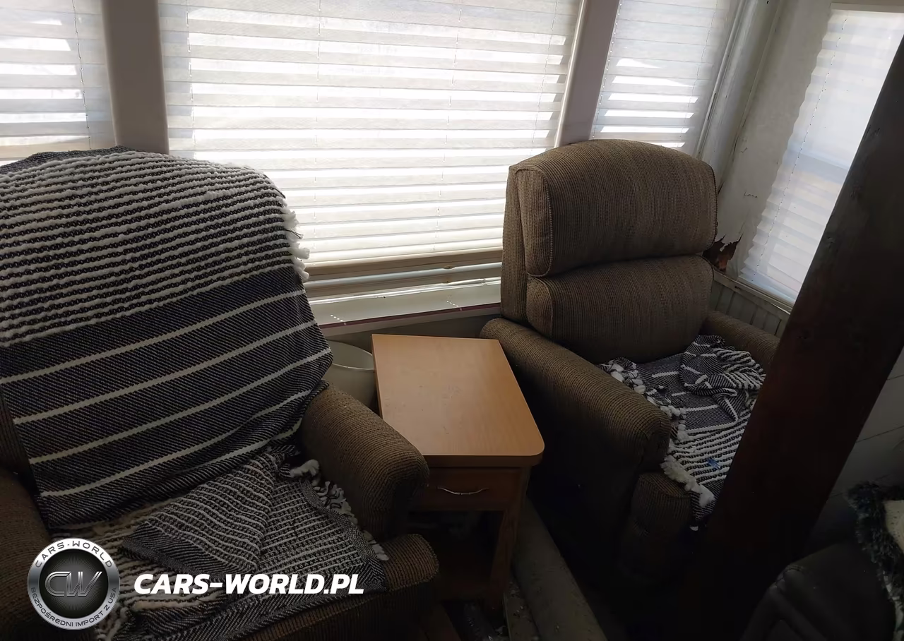 1998 Carri-Lite 5Th Wheel VIN:16F62C4R8W1013290 - 16