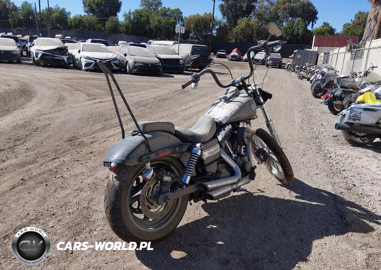 2015 Harley-Davidson Fxdwg Dyna Wide Glide VIN:1HD1GPM37FC317261 - 4