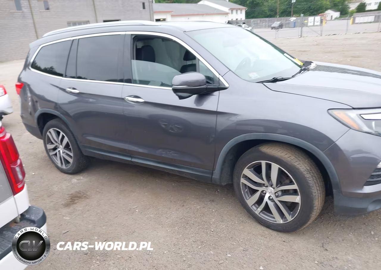 2017 Honda Pilot Touring VIN:5FNYF6H91HB033111 - 13