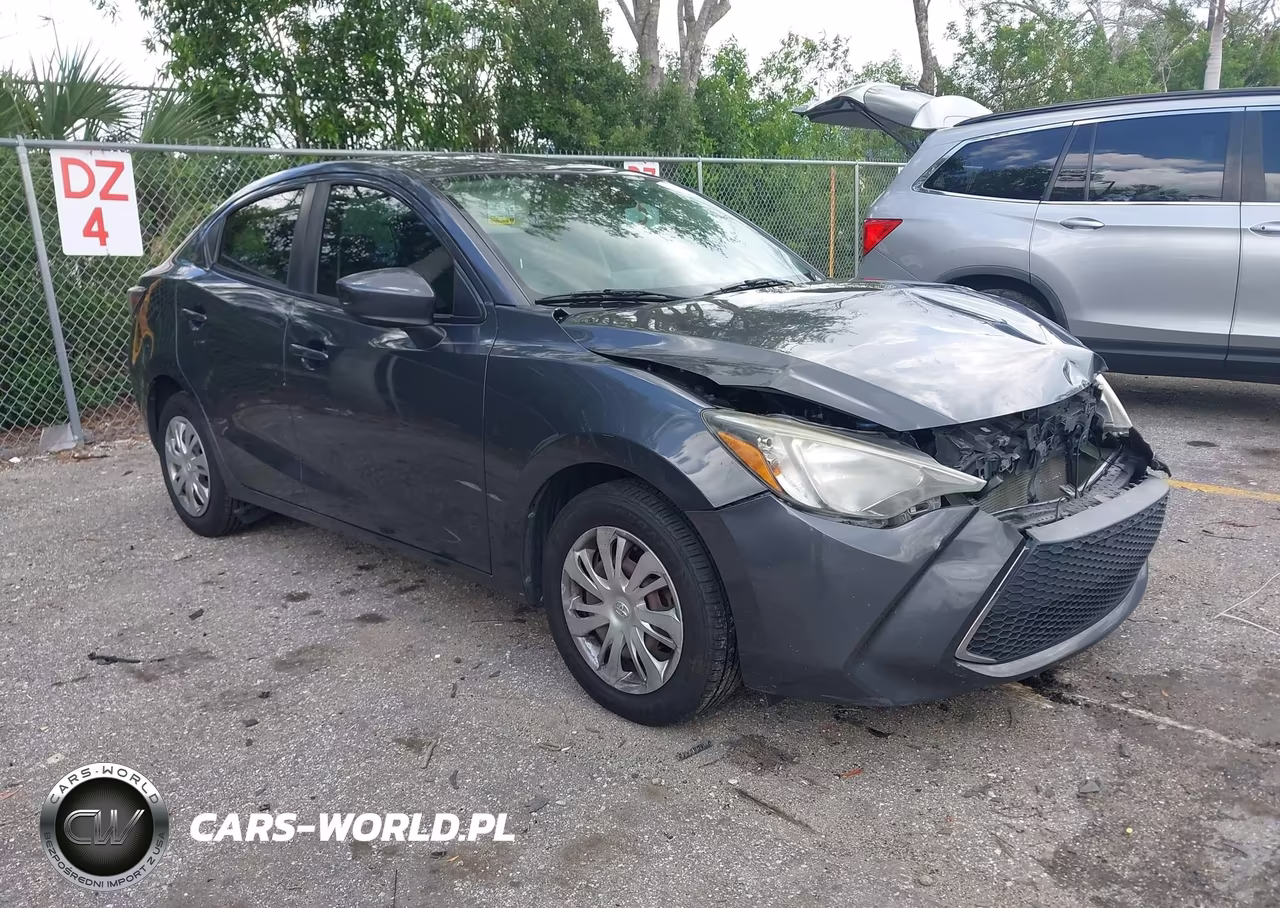 2019 Toyota Yaris L – zdjęcie 1 z 17