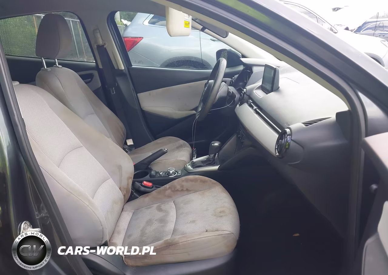 2019 Toyota Yaris L VIN:3MYDLBYVXKY516557 - 5