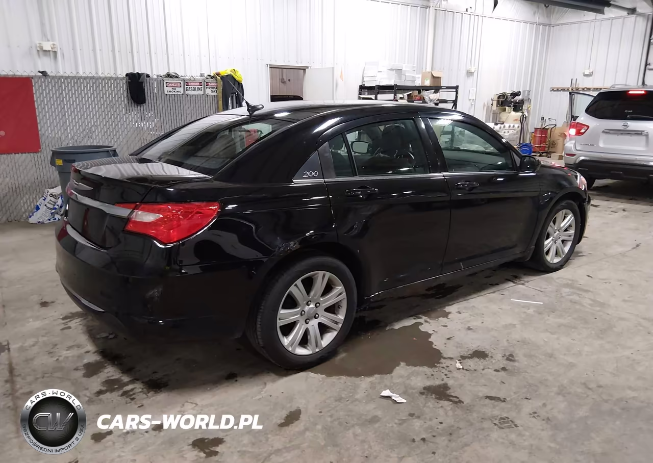 2012 Chrysler 200 Touring VIN:1C3CCBBB7CN130660 - 4