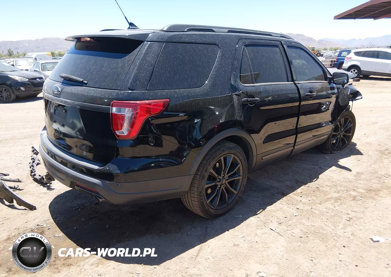 2018 Ford Explorer Xlt VIN:1FM5K7D81JGC28263 - 4