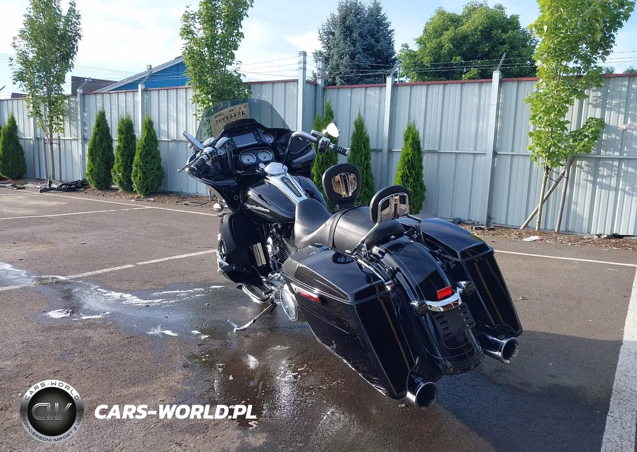 2016 Harley-Davidson Fltrxs Road Glide Special VIN:1HD1KTM10GB647241 - 3
