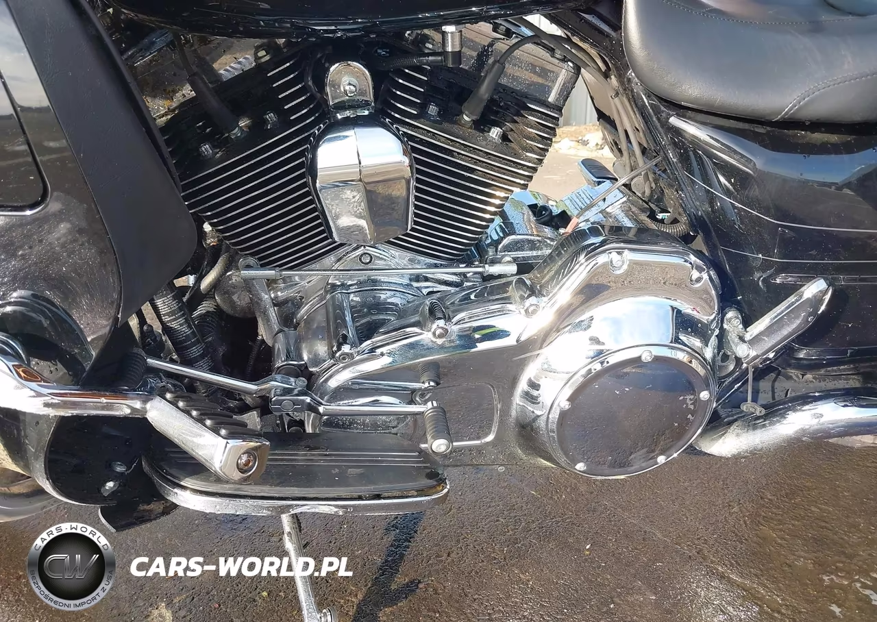2016 Harley-Davidson Fltrxs Road Glide Special VIN:1HD1KTM10GB647241 - 9