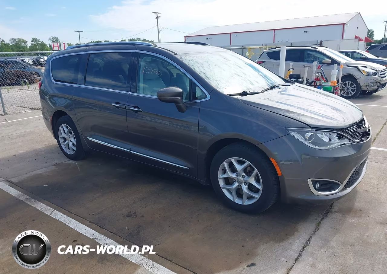 2017 Chrysler Pacifica Touring-L Plus