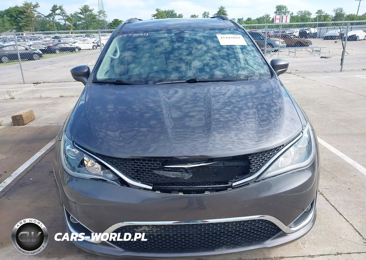 2017 Chrysler Pacifica Touring-L Plus VIN:2C4RC1EG1HR577311 - 12